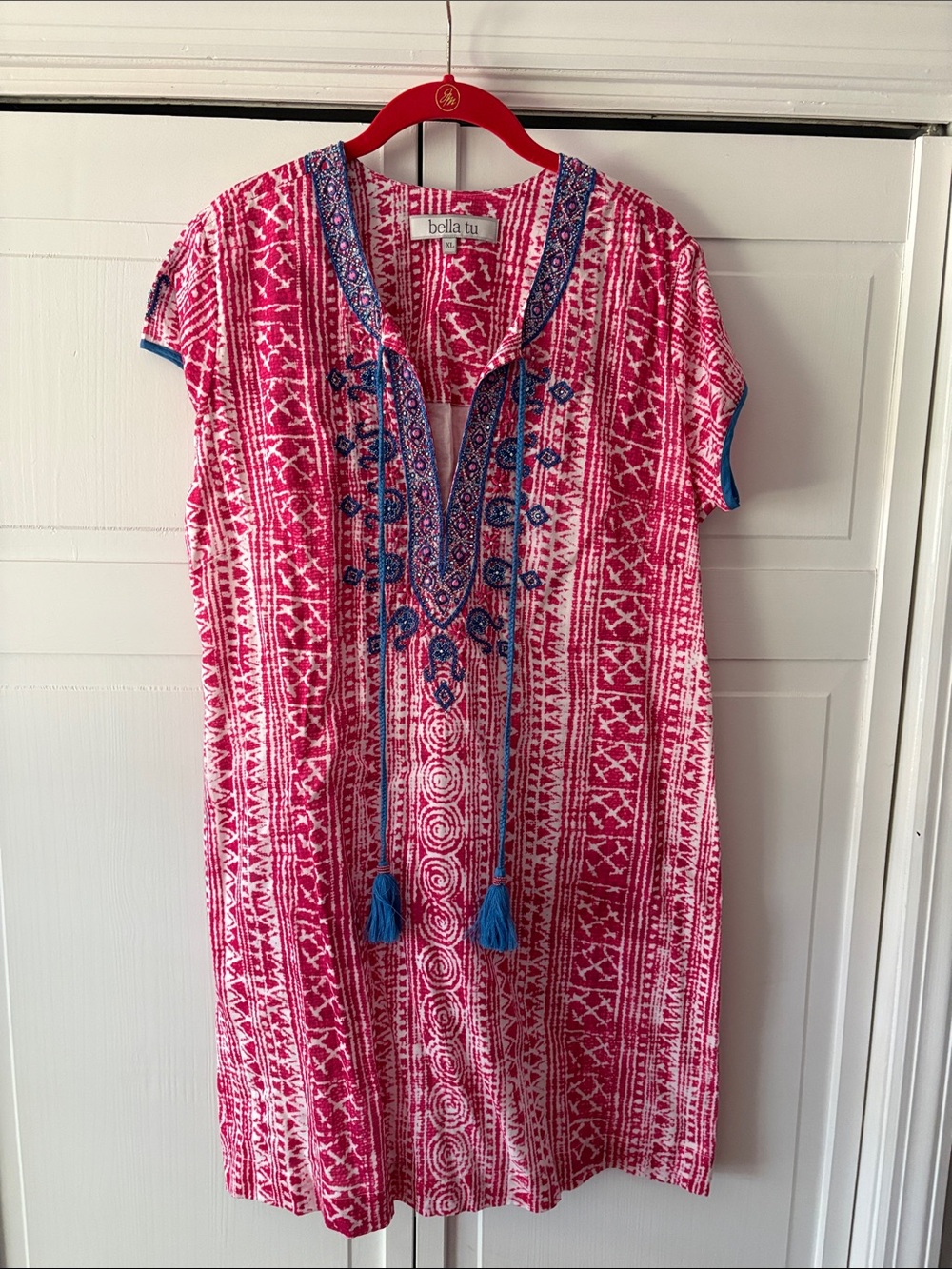 Bella Tu-size XL Pink Embroidered V-Neck Shift Dress